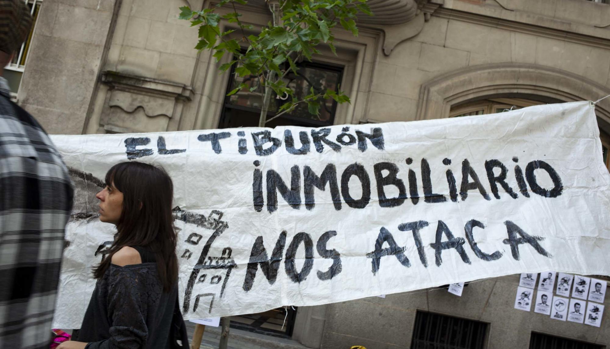 Argumosa 11.Performance contra los tiburones.